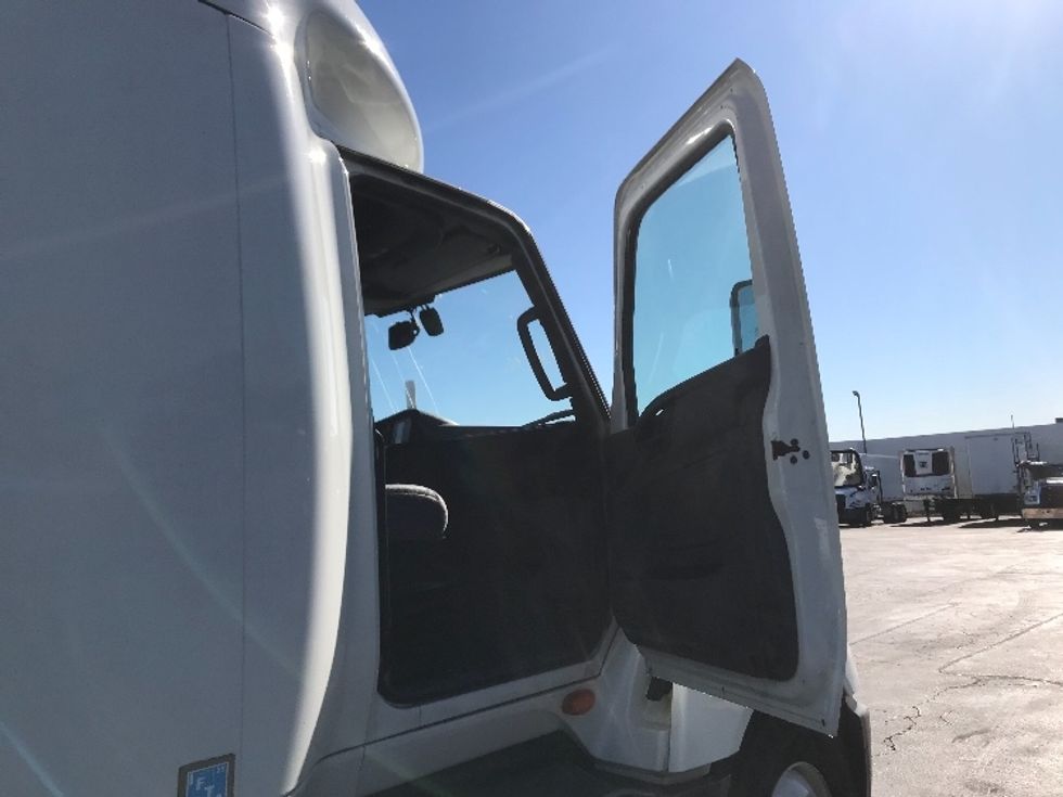 Sleeper Tractor-Heavy Duty Tractors-International-2023-LT625-Torrance-CA-627,591\n\t\tmiles-$ 49,000 - Image 13