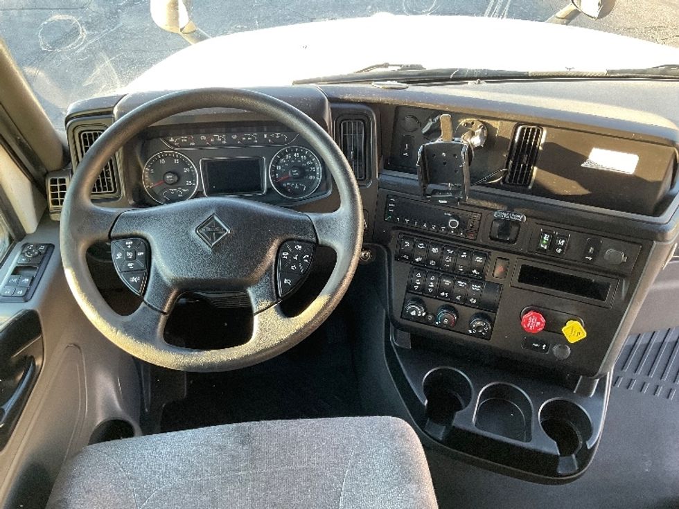 Sleeper Tractor-Heavy Duty Tractors-International-2023-LT625-Torrance-CA-656,640\n\t\tmiles-$ 45,750 - Image 11