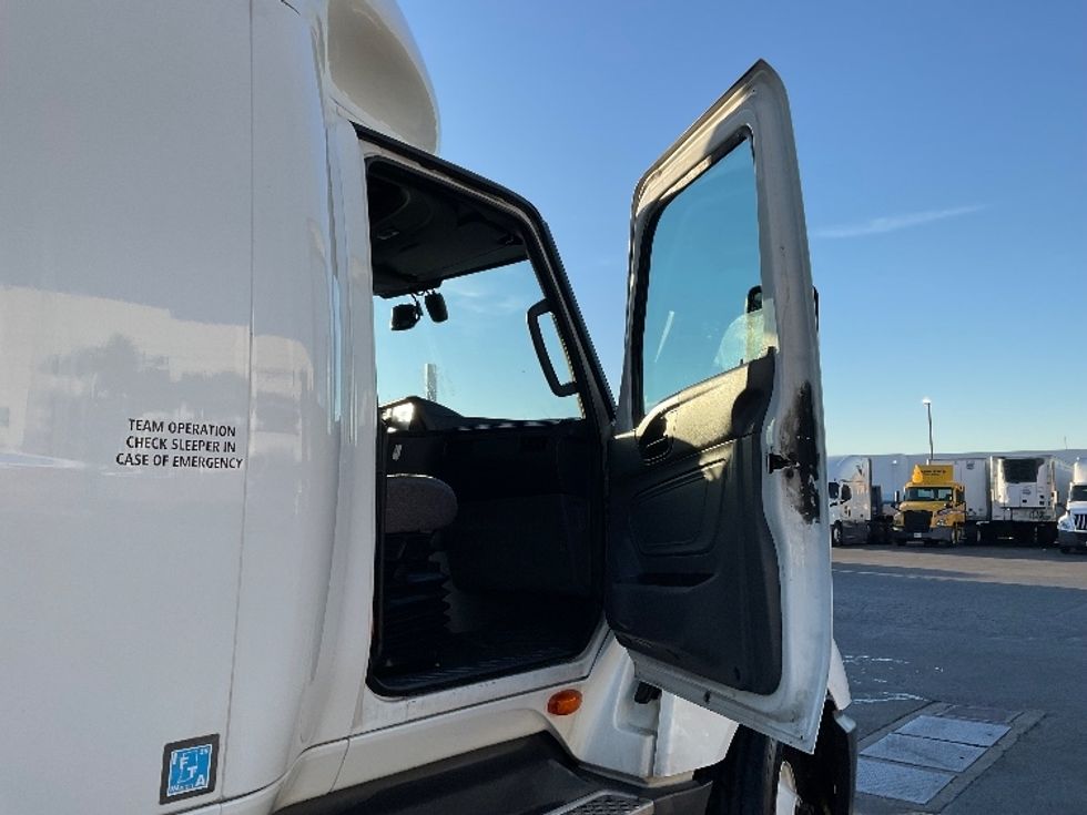 Sleeper Tractor-Heavy Duty Tractors-International-2023-LT625-Torrance-CA-656,640\n\t\tmiles-$ 45,750 - Image 13