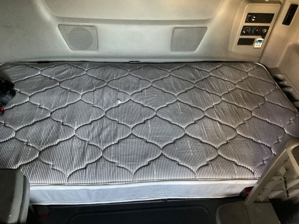 Sleeper Tractor-Heavy Duty Tractors-International-2023-LT625-Torrance-CA-656,640\n\t\tmiles-$ 45,750 - Image 17