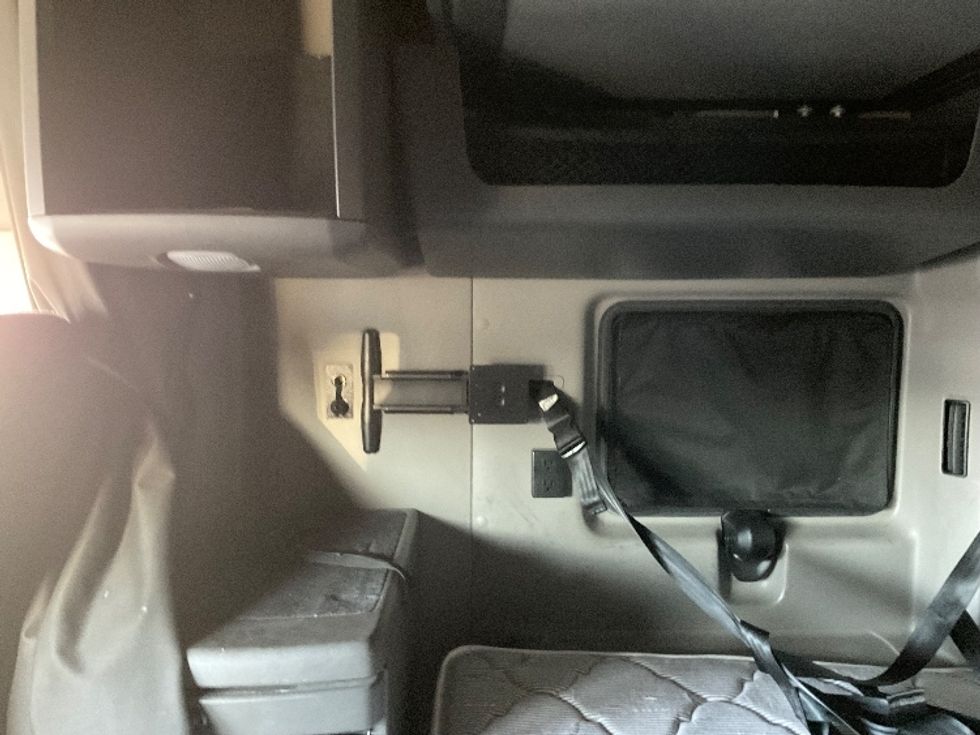 Sleeper Tractor-Heavy Duty Tractors-International-2023-LT625-Torrance-CA-656,640\n\t\tmiles-$ 45,750 - Image 19