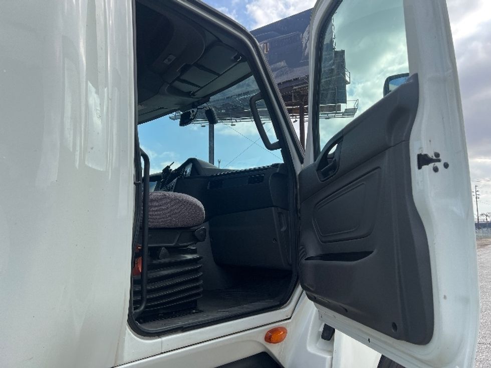 Sleeper Tractor-Heavy Duty Tractors-International-2023-LT625-Torrance-CA-676,665\n\t\tmiles-$ 43,750 - Image 13