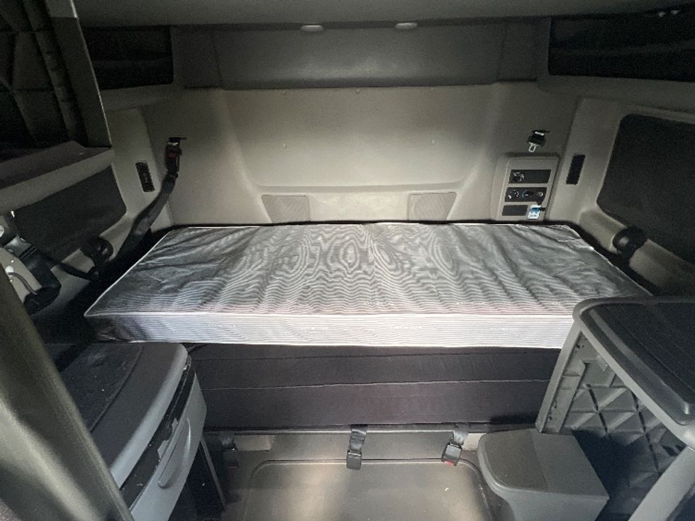 Sleeper Tractor-Heavy Duty Tractors-International-2023-LT625-Torrance-CA-676,665\n\t\tmiles-$ 43,750 - Image 16