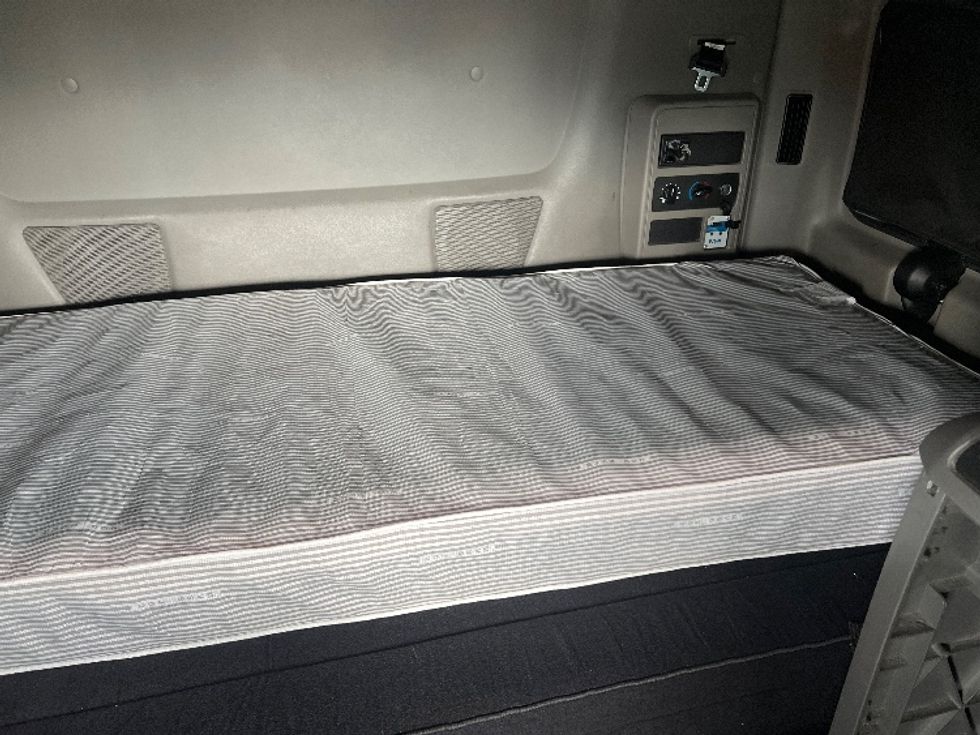 Sleeper Tractor-Heavy Duty Tractors-International-2023-LT625-Torrance-CA-676,665\n\t\tmiles-$ 43,750 - Image 17