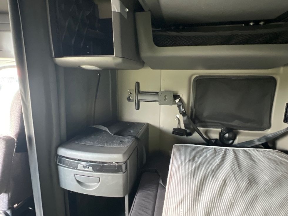 Sleeper Tractor-Heavy Duty Tractors-International-2023-LT625-Torrance-CA-676,665\n\t\tmiles-$ 43,750 - Image 19