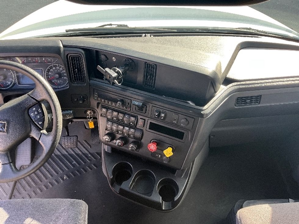 Sleeper Tractor-Heavy Duty Tractors-International-2023-LT625-Torrance-CA-699,648\n\t\tmiles-$ 41,250 - Image 12