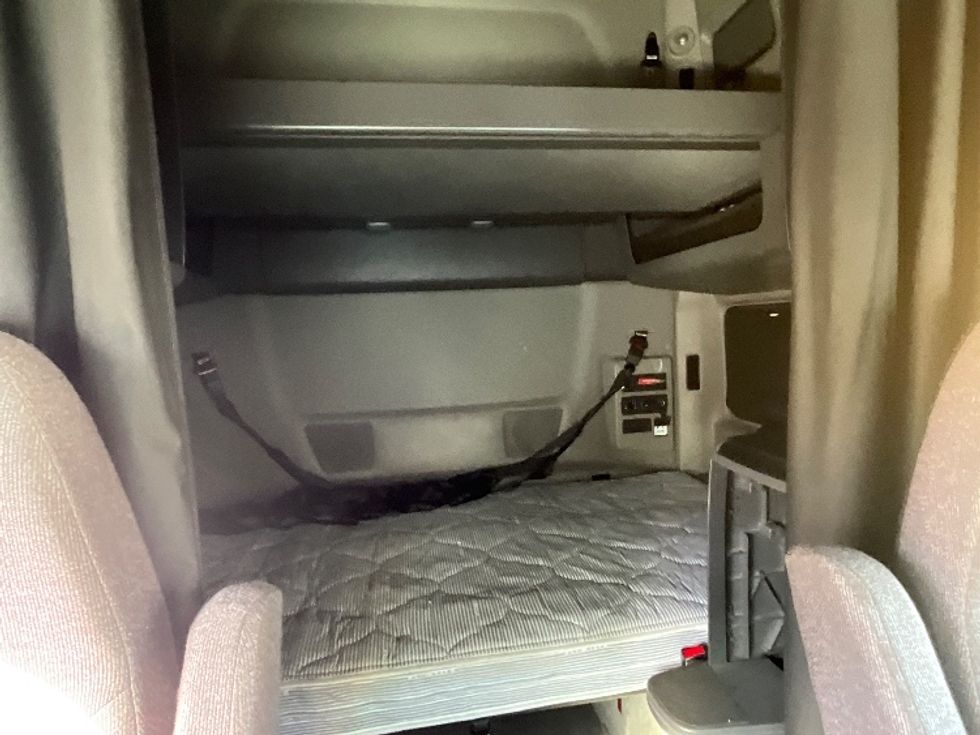 Sleeper Tractor-Heavy Duty Tractors-International-2023-LT625-Torrance-CA-699,648\n\t\tmiles-$ 41,250 - Image 16