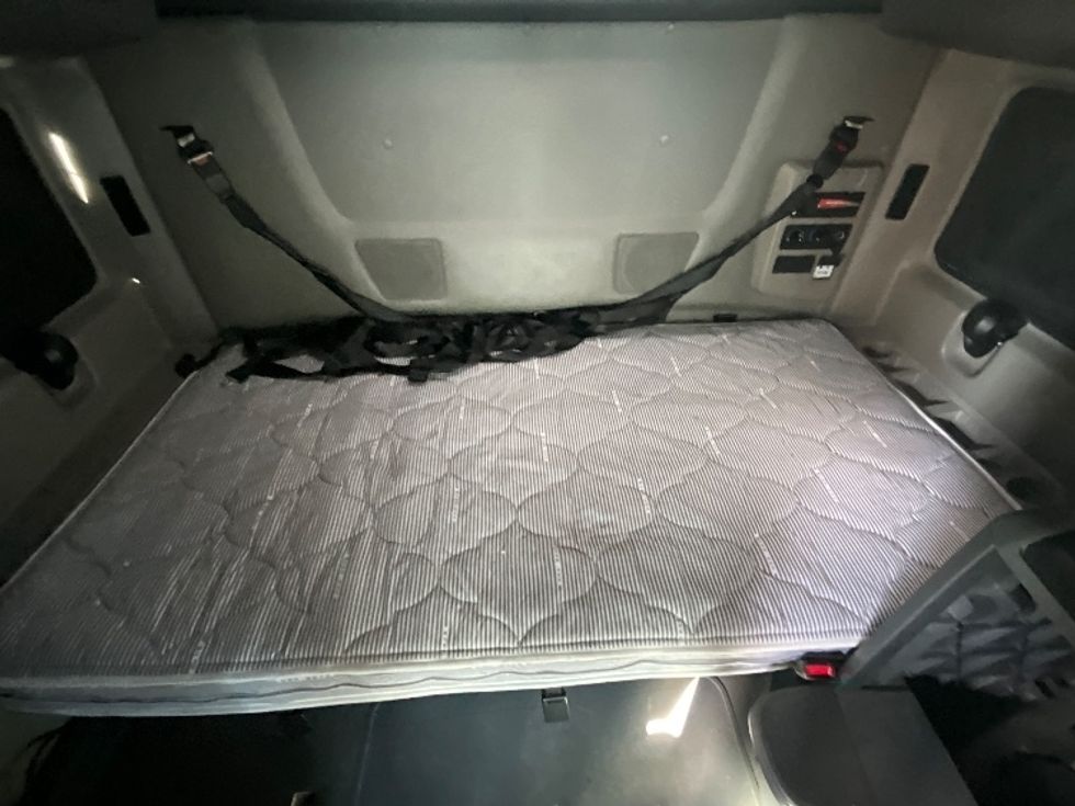 Sleeper Tractor-Heavy Duty Tractors-International-2023-LT625-Torrance-CA-699,648\n\t\tmiles-$ 41,250 - Image 17