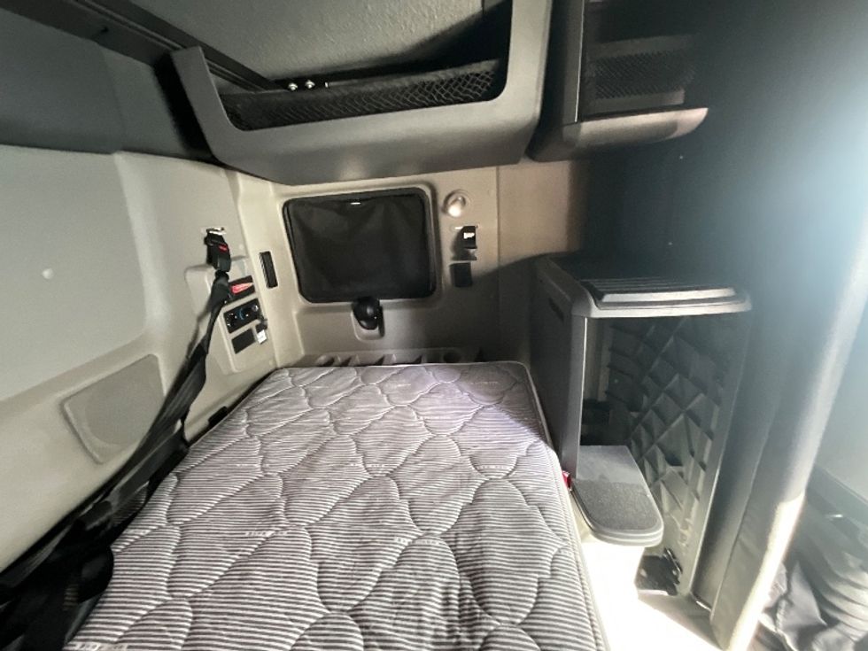 Sleeper Tractor-Heavy Duty Tractors-International-2023-LT625-Torrance-CA-699,648\n\t\tmiles-$ 41,250 - Image 18