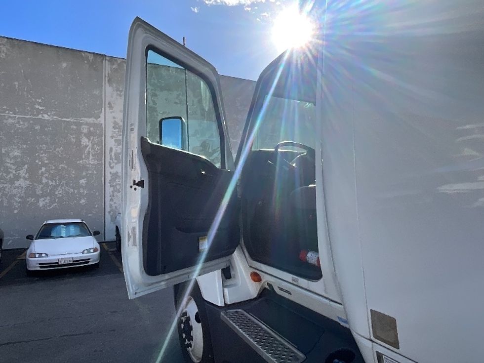 Sleeper Tractor-Heavy Duty Tractors-International-2023-LT625-Torrance-CA-699,648\n\t\tmiles-$ 41,250 - Image 9