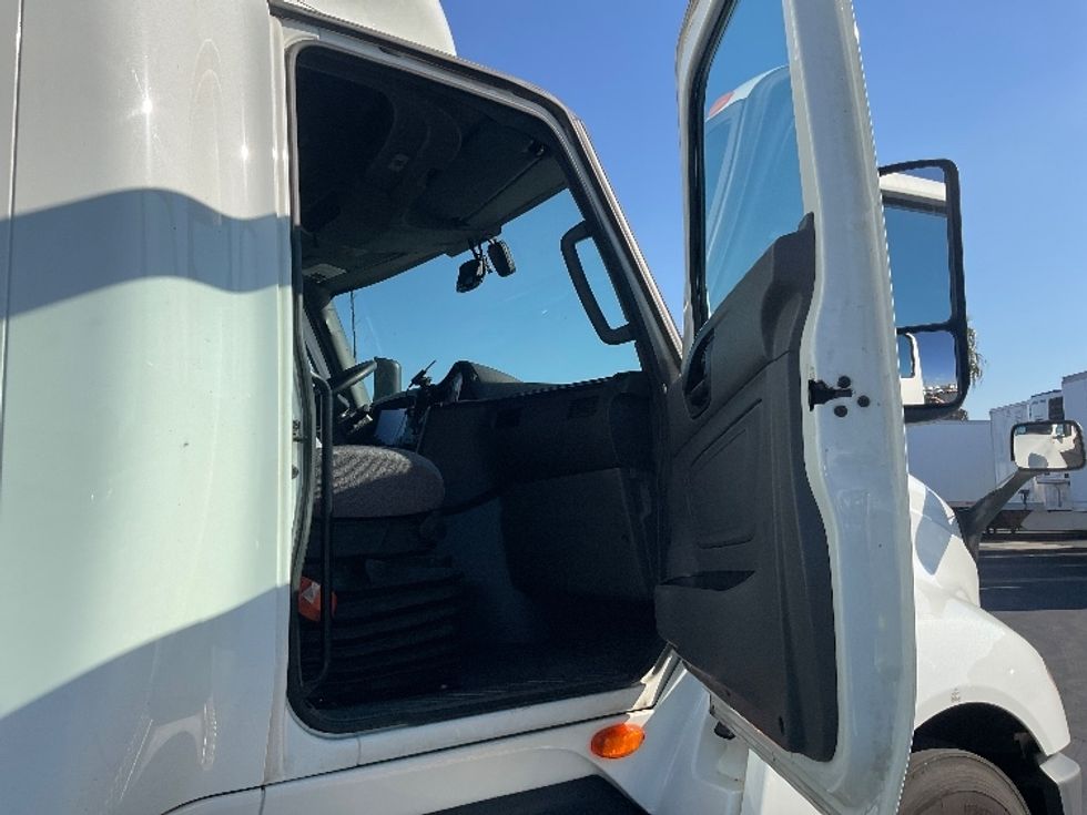 Sleeper Tractor-Heavy Duty Tractors-International-2023-LT625-Torrance-CA-719,399\n\t\tmiles-$ 39,000 - Image 13
