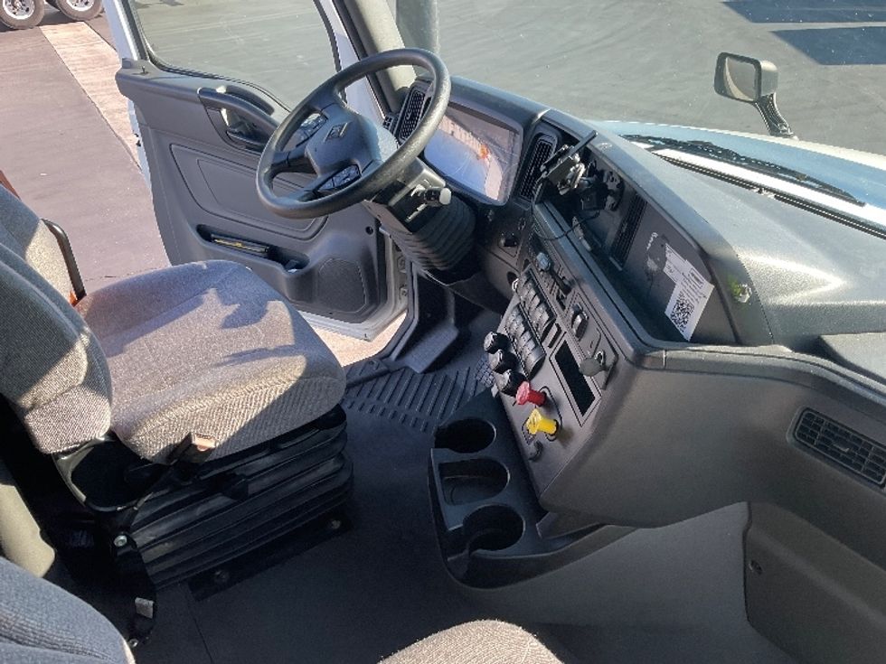 Sleeper Tractor-Heavy Duty Tractors-International-2023-LT625-Torrance-CA-719,399\n\t\tmiles-$ 39,000 - Image 15
