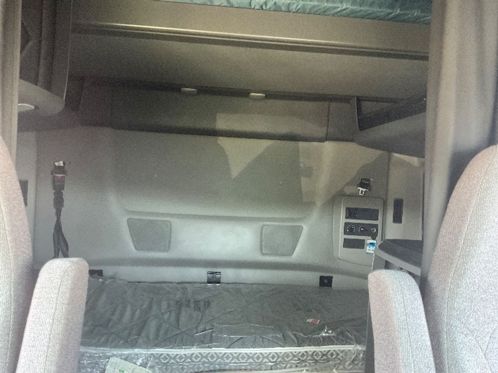 Sleeper Tractor-Heavy Duty Tractors-International-2023-LT625-Torrance-CA-719,399\n\t\tmiles-$ 39,000 - Image 16