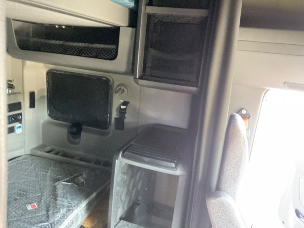 Sleeper Tractor-Heavy Duty Tractors-International-2023-LT625-Torrance-CA-719,399\n\t\tmiles-$ 39,000 - Image 18