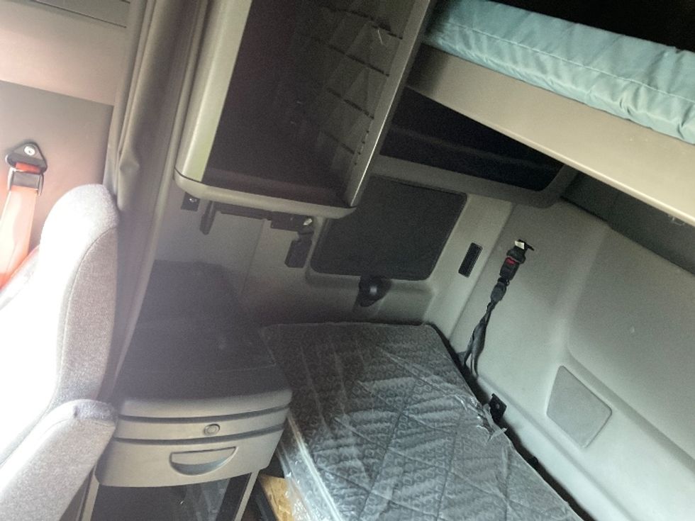 Sleeper Tractor-Heavy Duty Tractors-International-2023-LT625-Torrance-CA-719,399\n\t\tmiles-$ 39,000 - Image 19