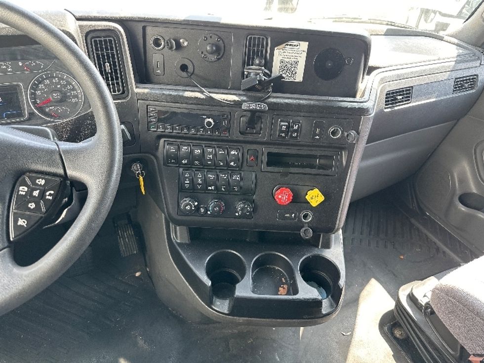 Sleeper Tractor-Heavy Duty Tractors-International-2023-LT625-Torrance-CA-743,124\n\t\tmiles-$ 44,750 - Image 12