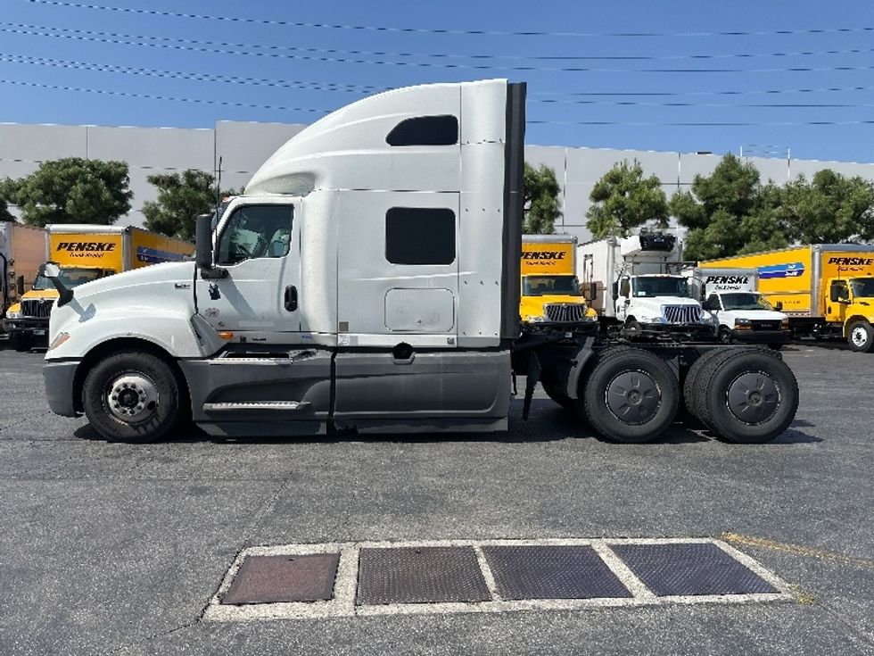 Sleeper Tractor-Heavy Duty Tractors-International-2023-LT625-Torrance-CA-743,124\n\t\tmiles-$ 44,750 - Image 4