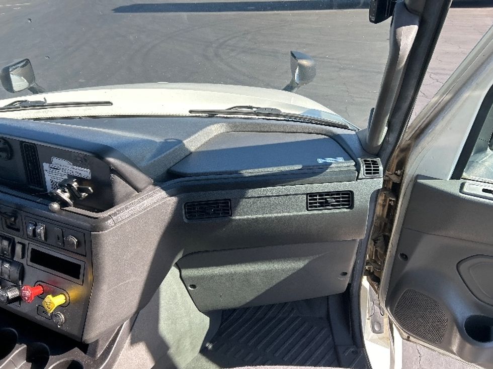 Sleeper Tractor-Heavy Duty Tractors-International-2023-LT625-Torrance-CA-748,731\n\t\tmiles-$ 36,000 - Image 14