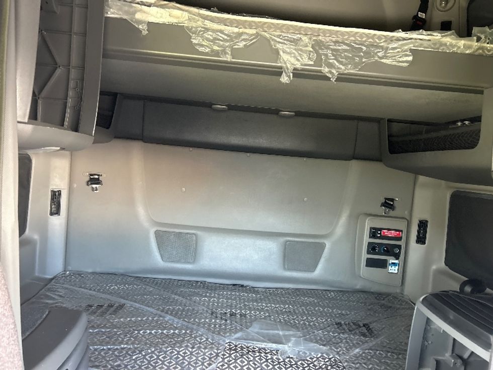 Sleeper Tractor-Heavy Duty Tractors-International-2023-LT625-Torrance-CA-748,731\n\t\tmiles-$ 36,000 - Image 16