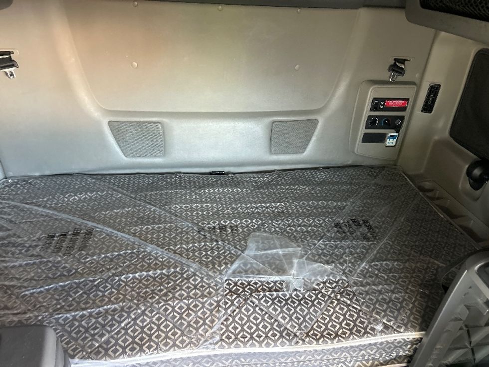 Sleeper Tractor-Heavy Duty Tractors-International-2023-LT625-Torrance-CA-748,731\n\t\tmiles-$ 36,000 - Image 17