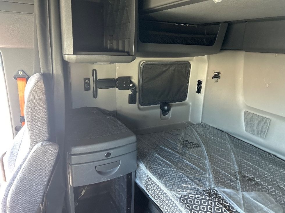 Sleeper Tractor-Heavy Duty Tractors-International-2023-LT625-Torrance-CA-748,731\n\t\tmiles-$ 36,000 - Image 19