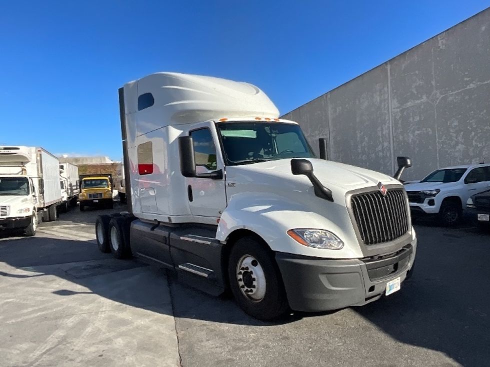 Sleeper Tractor-Heavy Duty Tractors-International-2023-LT625-Torrance-CA-750,738\n\t\tmiles-$ 35,750 - Image 1