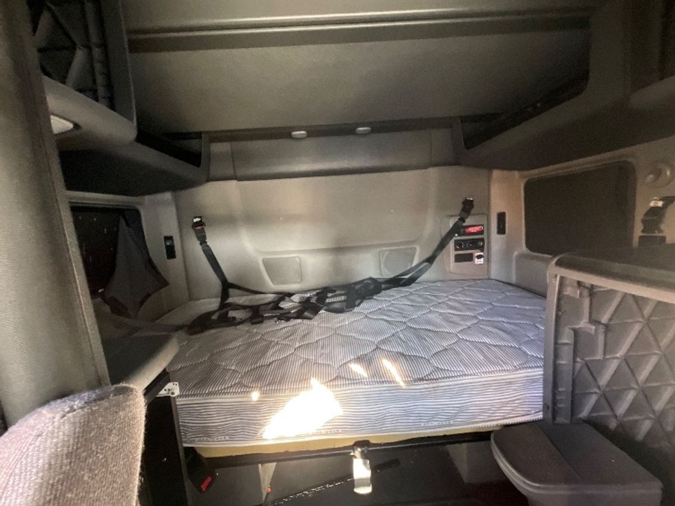 Sleeper Tractor-Heavy Duty Tractors-International-2023-LT625-Torrance-CA-750,738\n\t\tmiles-$ 35,750 - Image 16