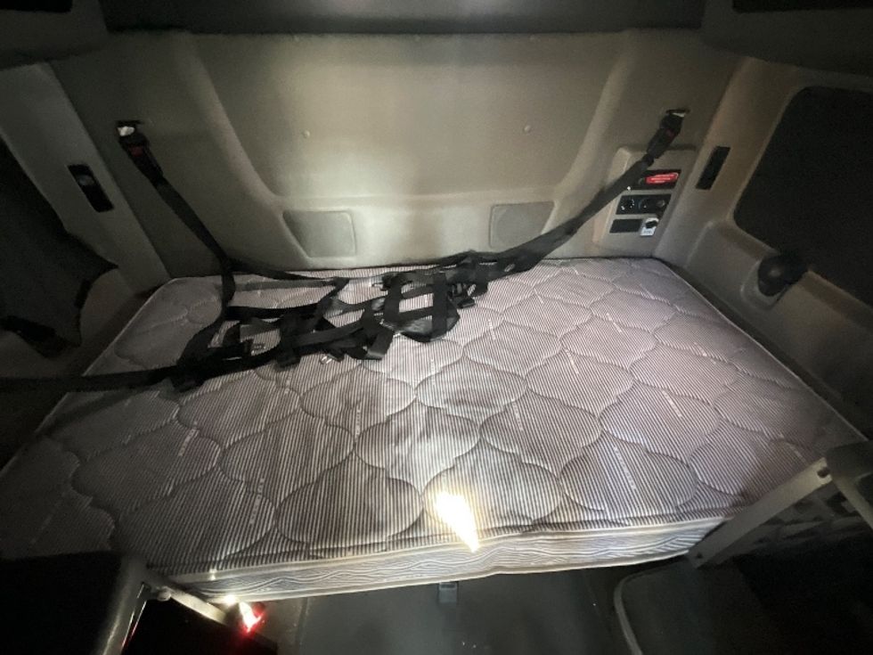 Sleeper Tractor-Heavy Duty Tractors-International-2023-LT625-Torrance-CA-750,738\n\t\tmiles-$ 35,750 - Image 17