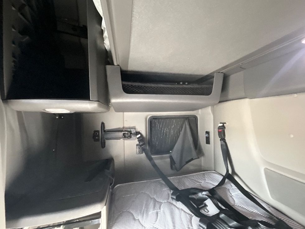 Sleeper Tractor-Heavy Duty Tractors-International-2023-LT625-Torrance-CA-750,738\n\t\tmiles-$ 35,750 - Image 19