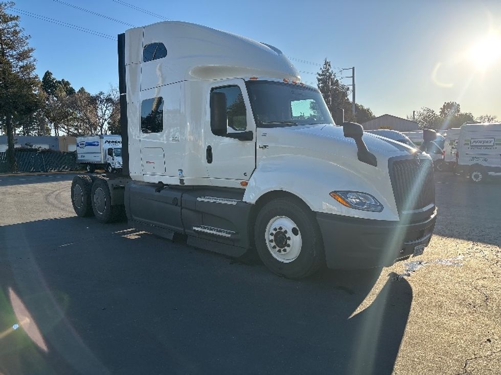 Sleeper Tractor-Heavy Duty Tractors-International-2023-LT625-West Sacramento-CA-564,931\n\t\tmiles-$ 55,750 - Image 1