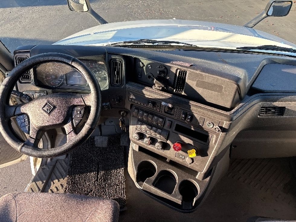 Sleeper Tractor-Heavy Duty Tractors-International-2023-LT625-West Sacramento-CA-564,931\n\t\tmiles-$ 55,750 - Image 12