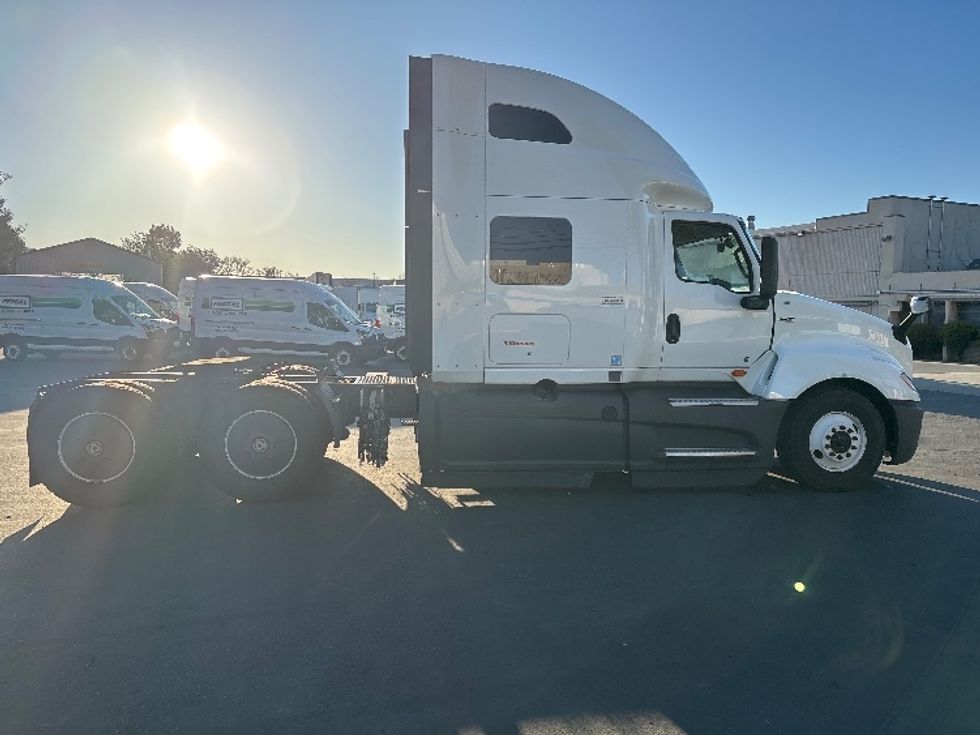 Sleeper Tractor-Heavy Duty Tractors-International-2023-LT625-West Sacramento-CA-564,931\n\t\tmiles-$ 55,750 - Image 8