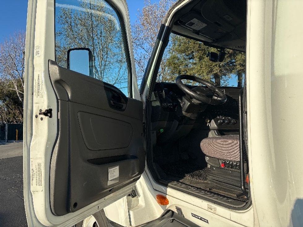 Sleeper Tractor-Heavy Duty Tractors-International-2023-LT625-West Sacramento-CA-564,931\n\t\tmiles-$ 55,750 - Image 9