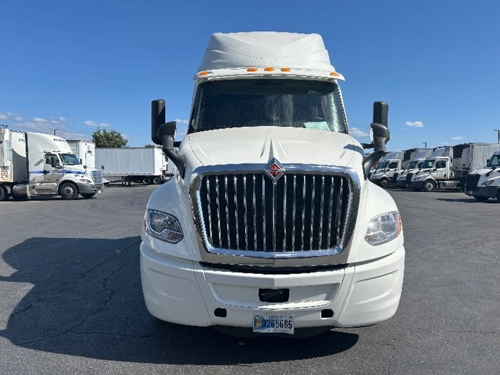 Sleeper Tractor-Heavy Duty Tractors-International-2023-LT625-West Sacramento-CA-590,681\n\t\tmiles-$ 44,000 - Image 2