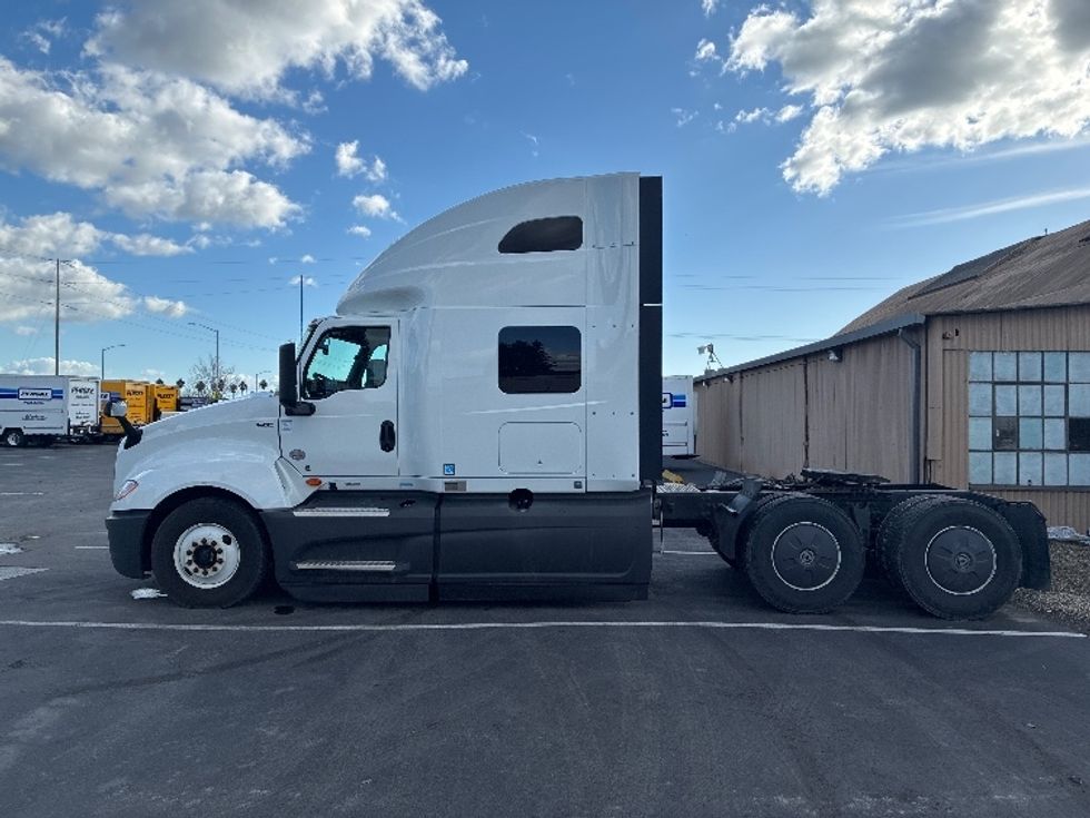 Sleeper Tractor-Heavy Duty Tractors-International-2023-LT625-West Sacramento-CA-632,666\n\t\tmiles-$ 48,500 - Image 4