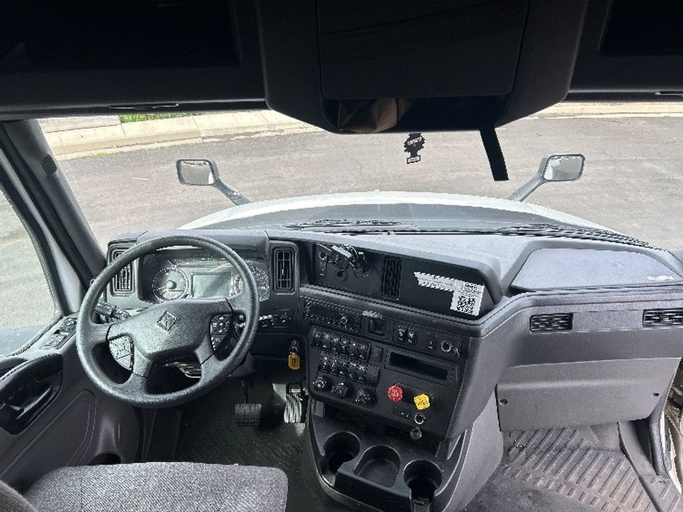 Sleeper Tractor-Heavy Duty Tractors-International-2023-LT625-West Sacramento-CA-667,097\n\t\tmiles-$ 44,750 - Image 12