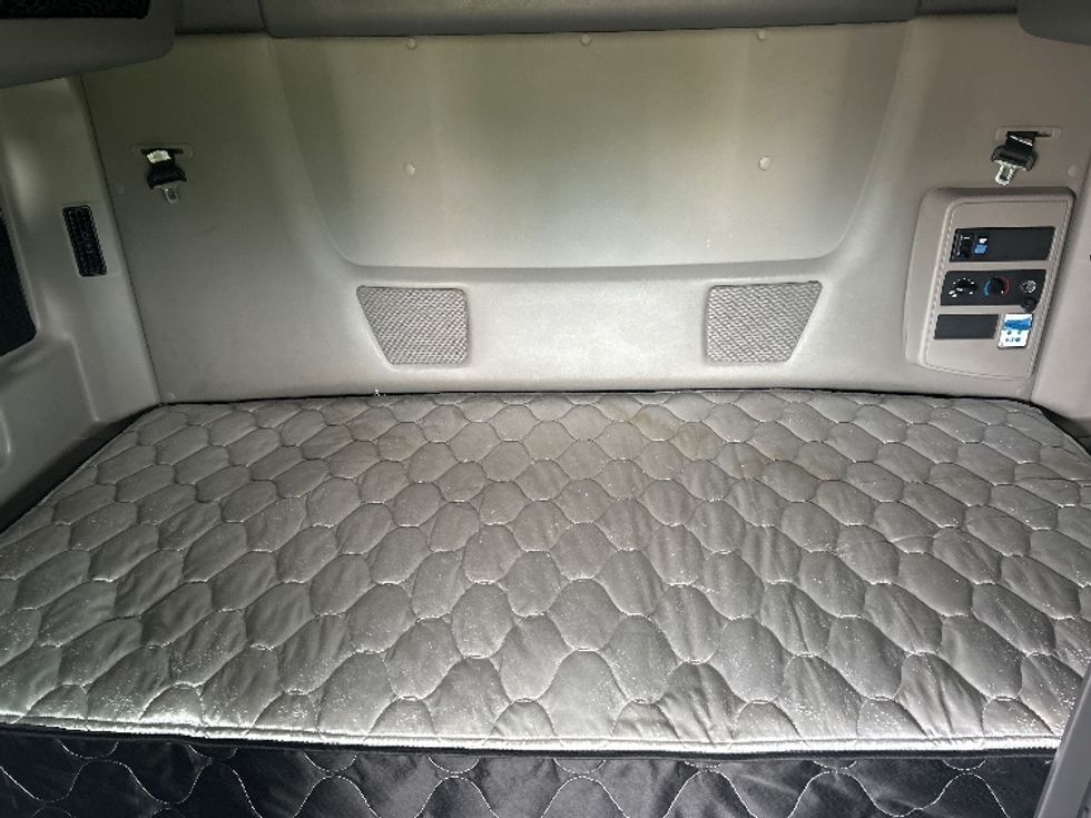 Sleeper Tractor-Heavy Duty Tractors-International-2023-LT625-West Sacramento-CA-667,097\n\t\tmiles-$ 44,750 - Image 16