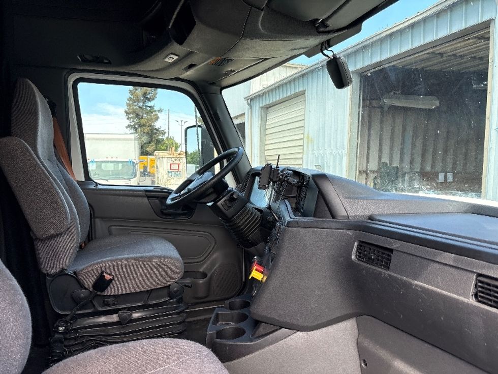 Sleeper Tractor-Heavy Duty Tractors-International-2023-LT625-West Sacramento-CA-700,853\n\t\tmiles-$ 42,250 - Image 13