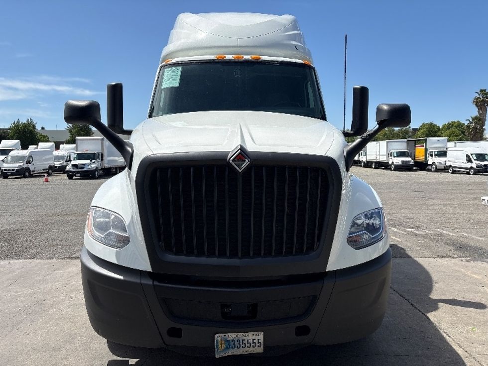 Sleeper Tractor-Heavy Duty Tractors-International-2023-LT625-West Sacramento-CA-700,853\n\t\tmiles-$ 42,250 - Image 2