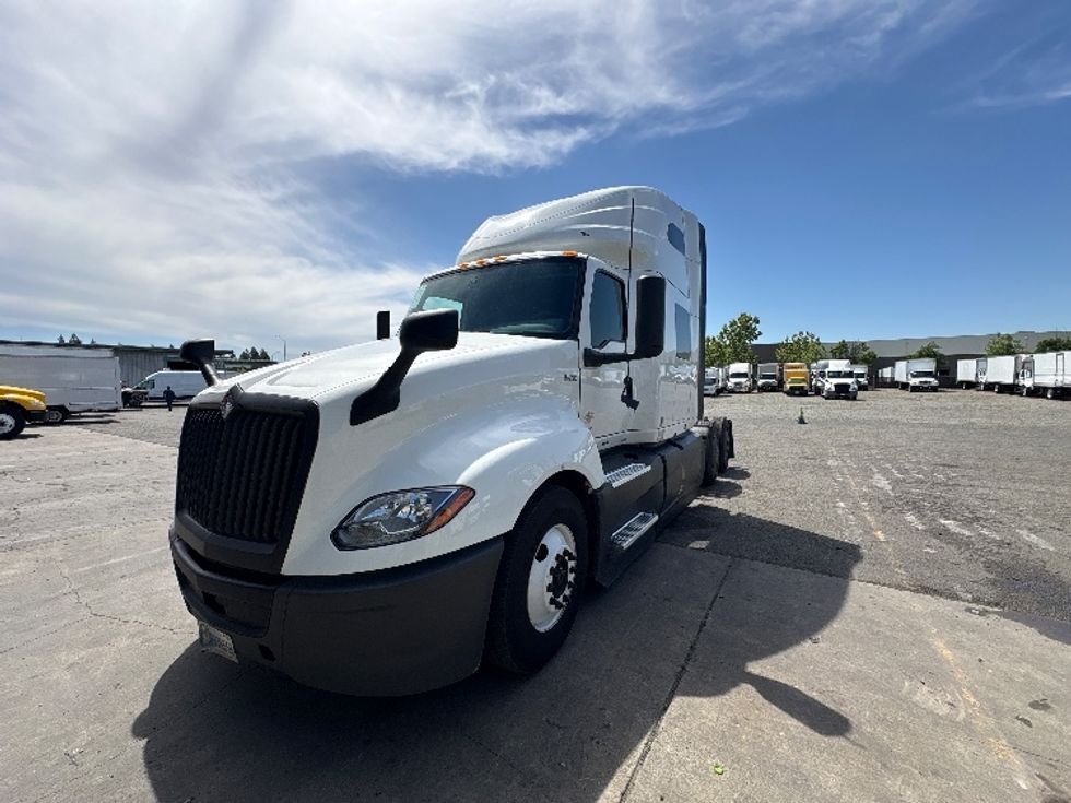 Sleeper Tractor-Heavy Duty Tractors-International-2023-LT625-West Sacramento-CA-700,853\n\t\tmiles-$ 42,250 - Image 3