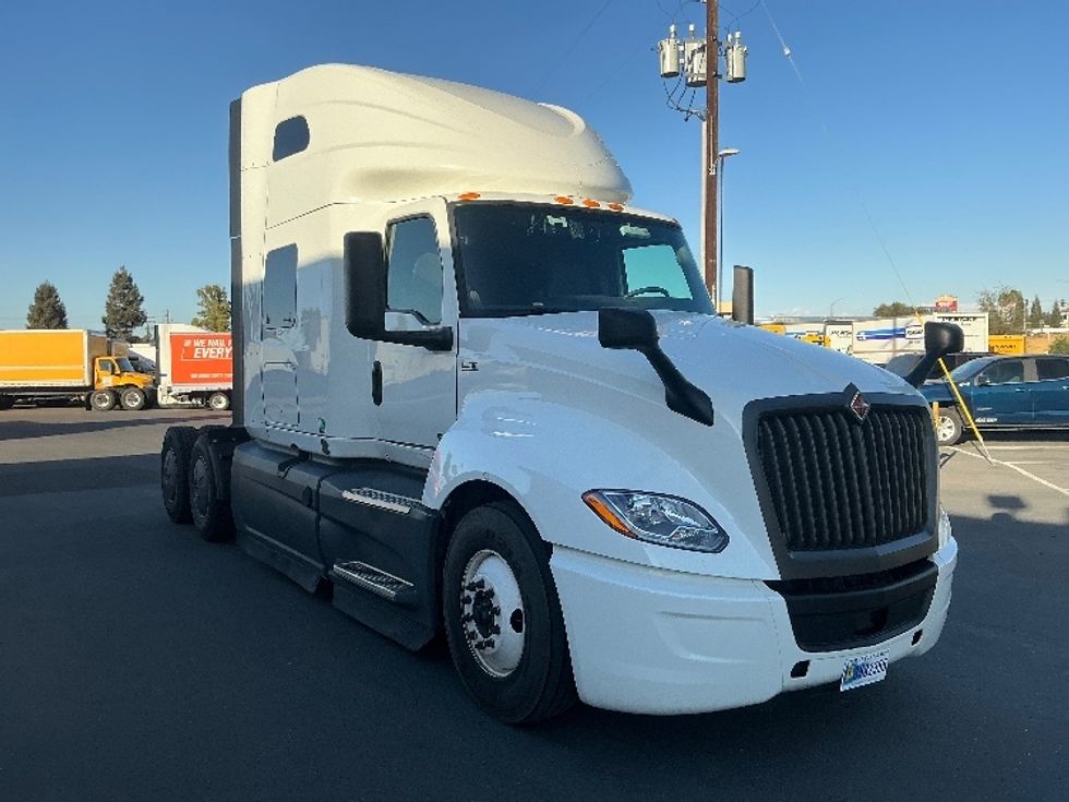 Sleeper Tractor-Heavy Duty Tractors-International-2023-LT625-West Sacramento-CA-757,480\n\t\tmiles-$ 41,750 - Image 1