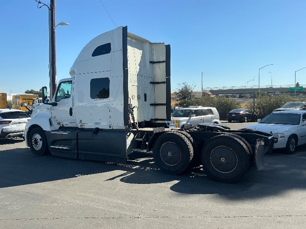 Sleeper Tractor-Heavy Duty Tractors-International-2023-LT625-West Sacramento-CA-757,480\n\t\tmiles-$ 41,750 - Image 5