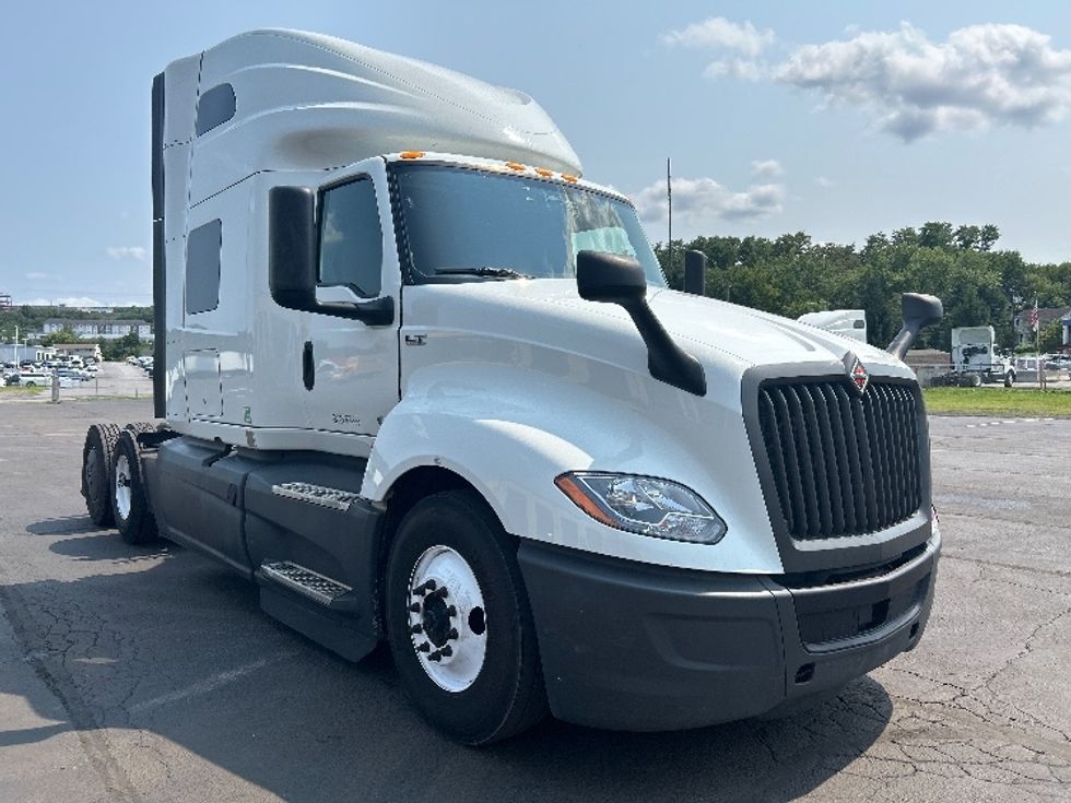 Sleeper Tractor-Heavy Duty Tractors-International-2023-LT625-Wilkes Barre-PA-550,176\n\t\tmiles-$ 56,250 - Image 1
