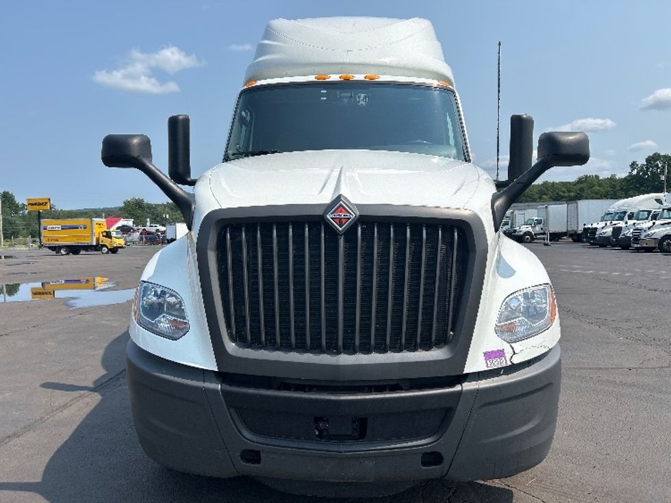 Sleeper Tractor-Heavy Duty Tractors-International-2023-LT625-Wilkes Barre-PA-550,176\n\t\tmiles-$ 56,250 - Image 2