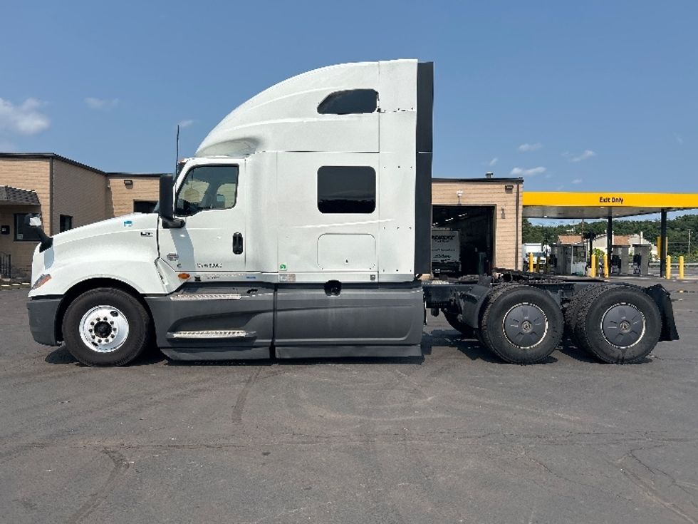 Sleeper Tractor-Heavy Duty Tractors-International-2023-LT625-Wilkes Barre-PA-550,176\n\t\tmiles-$ 56,250 - Image 4