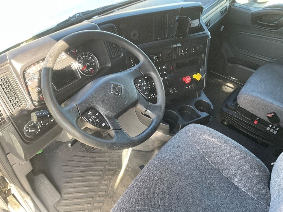 Sleeper Tractor-Heavy Duty Tractors-International-2023-LT625-Windsor-WI-717,244\n\t\tmiles-$ 34,500 - Image 10