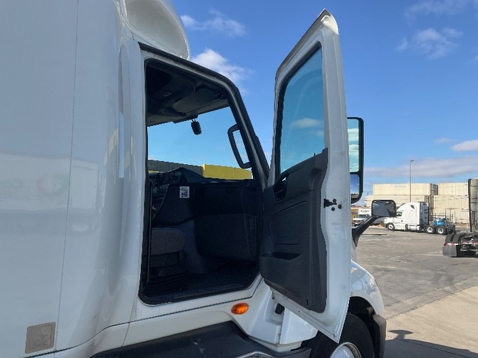 Sleeper Tractor-Heavy Duty Tractors-International-2023-LT625-Windsor-WI-717,244\n\t\tmiles-$ 34,500 - Image 13