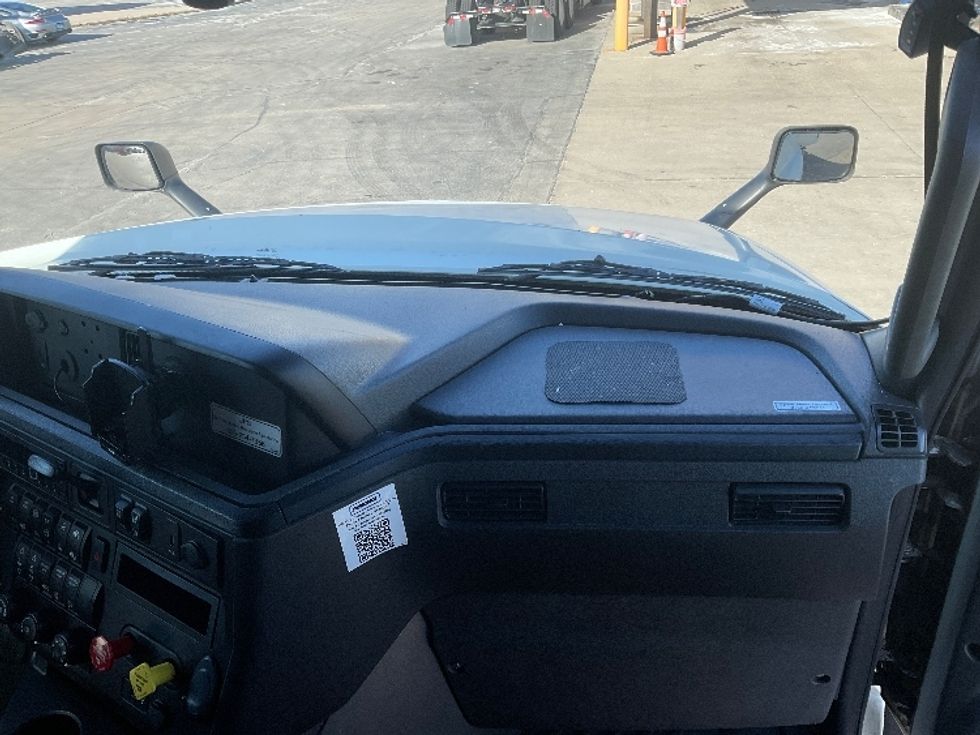 Sleeper Tractor-Heavy Duty Tractors-International-2023-LT625-Windsor-WI-717,244\n\t\tmiles-$ 34,500 - Image 14