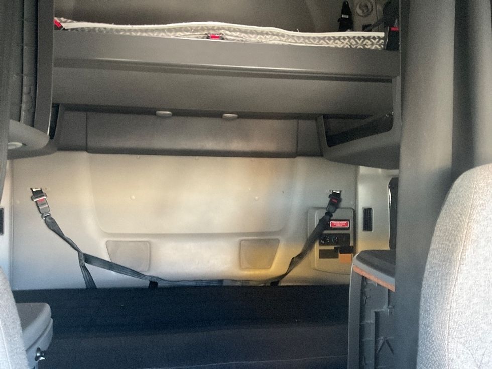 Sleeper Tractor-Heavy Duty Tractors-International-2023-LT625-Windsor-WI-717,244\n\t\tmiles-$ 34,500 - Image 16