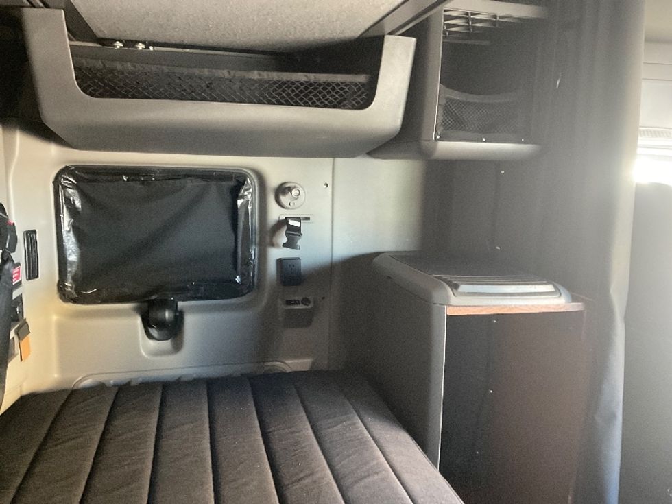 Sleeper Tractor-Heavy Duty Tractors-International-2023-LT625-Windsor-WI-717,244\n\t\tmiles-$ 34,500 - Image 18